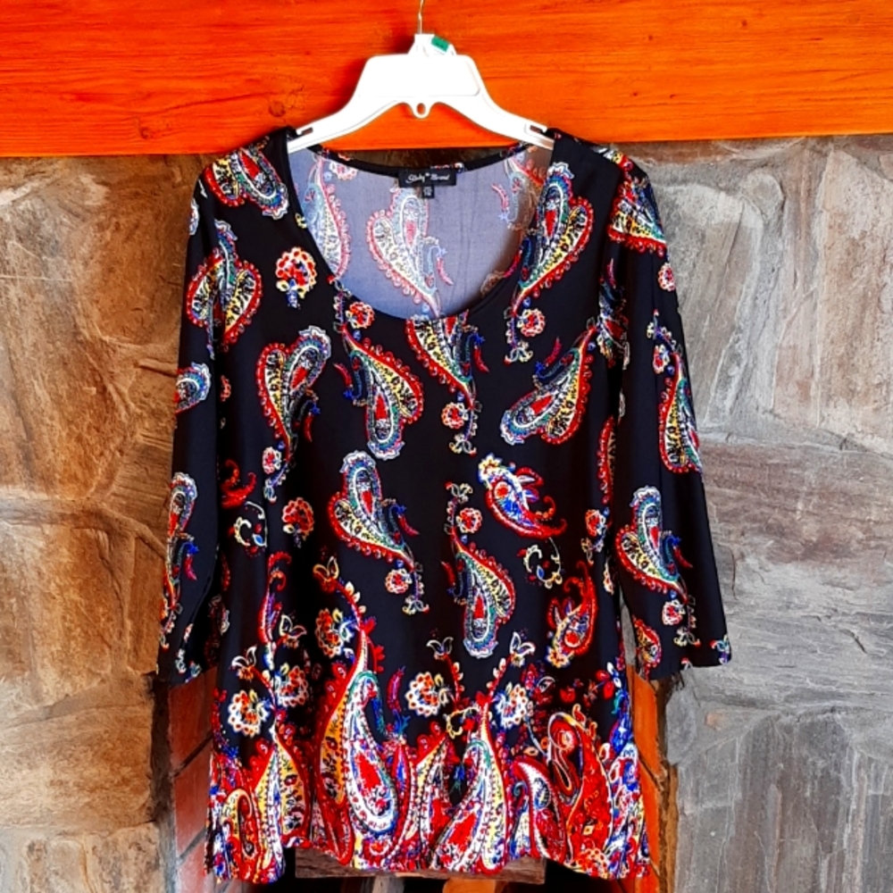 Slinky Brand MP pull over top with black, red, yellow, blue, green and white.